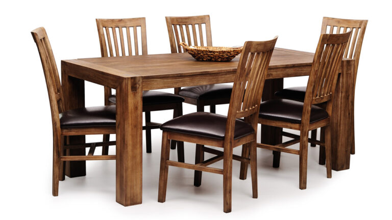 Tisch- und Stuhl-Arrangement